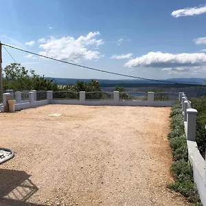 Apartament Diana, Šmrika