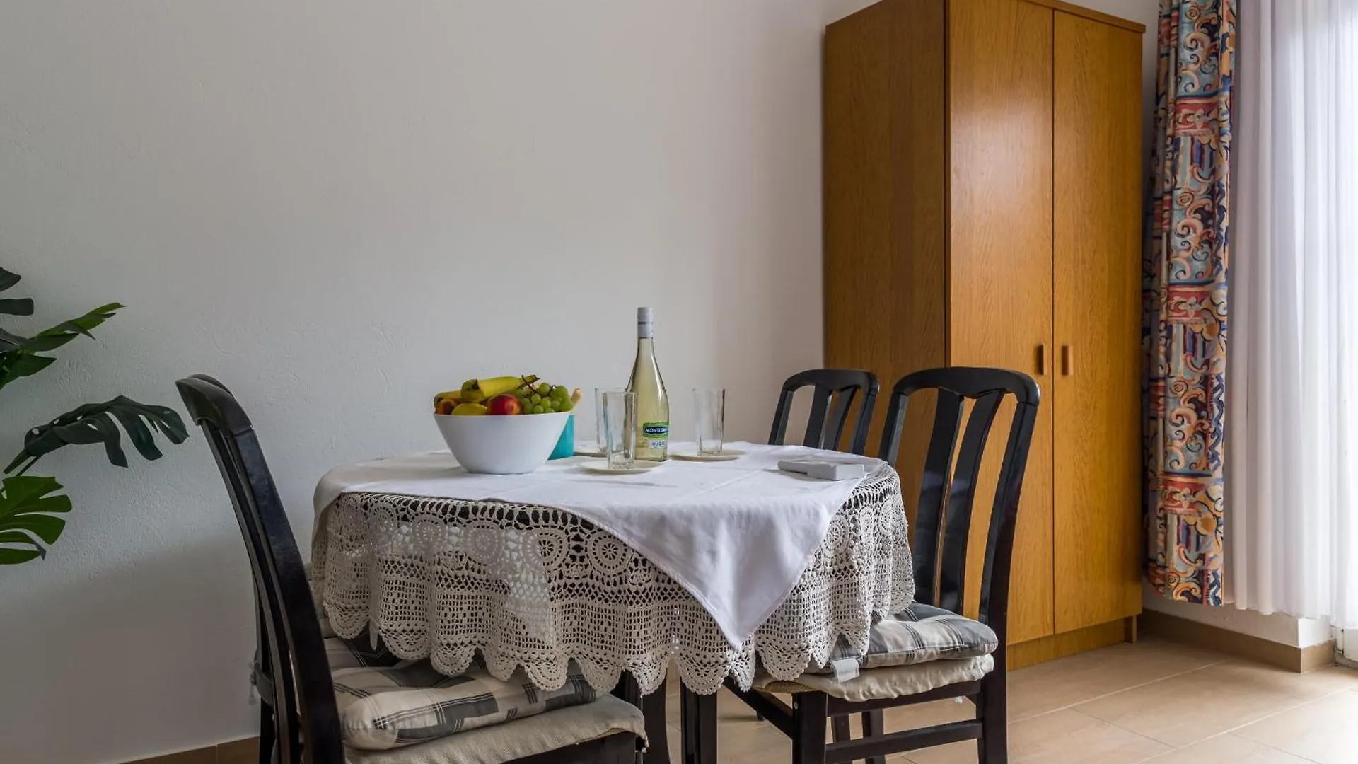 Apartments Claudia 3*, Smrika Croatia