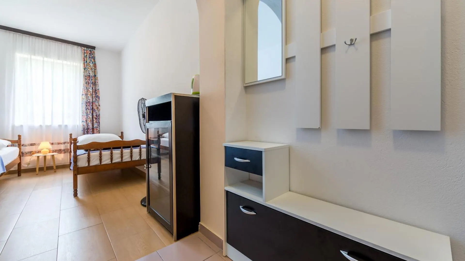 Apartments Claudia 3*, Smrika Croatia